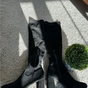 Lulus High knee velvet boot size 7, brand new